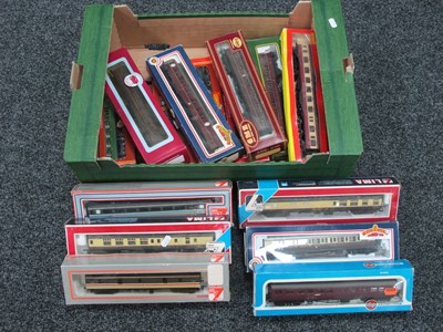 Lot 835 - Sixteen OO Gauge Outline British Coaches by...