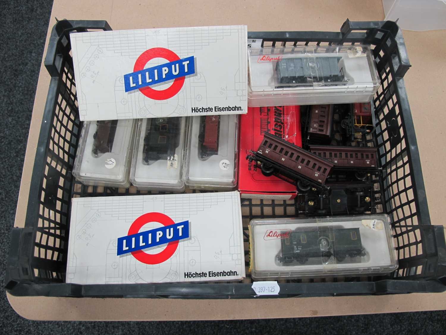 Lot 875 - Thirteen HO Gauge Outline Continental Rolling...