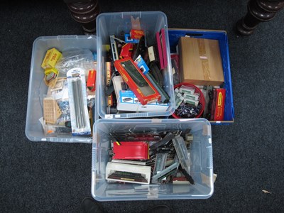 Lot 915 - A Quanity of N, OO, HO Gauge Model Railway...
