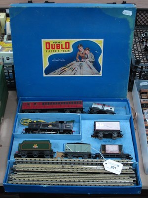 Lot 921 - Hornby Dublo EDG17 3-Rail Tank Goods Set...