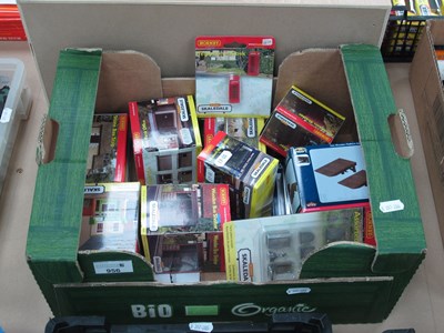 Lot 956 - Eleven OO Scale Lineside Buildings and...