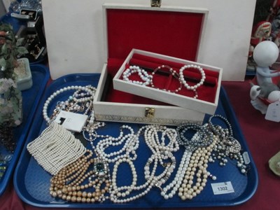 Lot 119 - An Assortment of Imitation Pearl Bead...