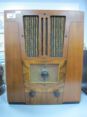 Lot 1492 - A Circa 1930's Philco Art Deco Wooden Radio.