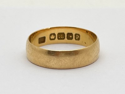 Lot 14 - An 18ct Gold Plain Wedding Band, (finger sie...