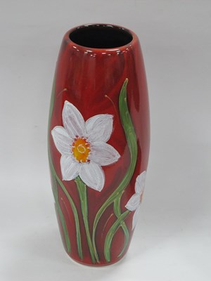 Lot 1285 - Anita Harris 'Large White Daffodil' Skittle...