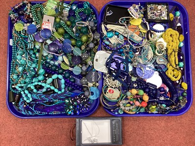 Lot 153 - A Quantity of Modern Costume Jewellery, in...