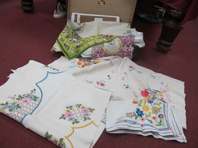 Lot 1418 - A quantity of linens in case, Hardy Amies ties...