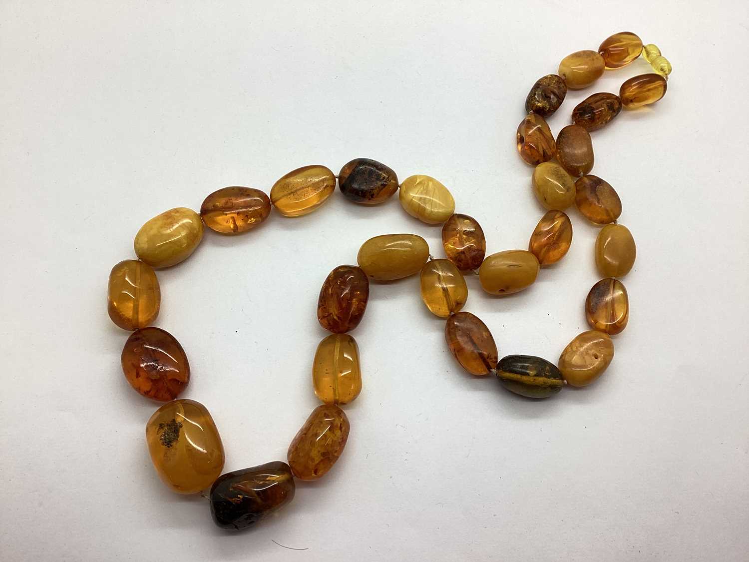 Lot 93 - A Long Graduated Single Strand Multi Amber...