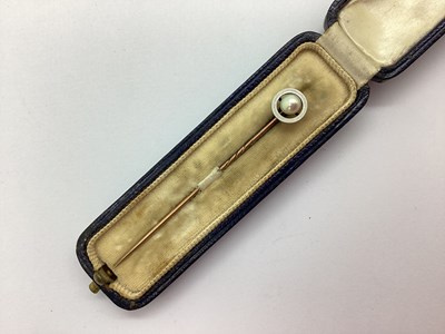 Lot 213 - An Edwardian Pearl Set Stickpin, plain...