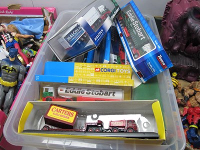 Lot 305 - Twelve diecast model commercial vehicles by...