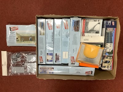 Lot 363 - A large quantity of unbuilt, HO scale building...
