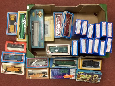 Lot 327 - Approximately Twenty-Eight boxed items of HO...