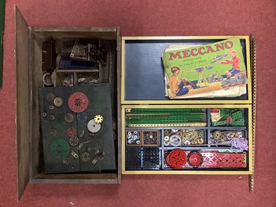 Lot 381 - A Quantity of Mainly Pre-War Meccano in...