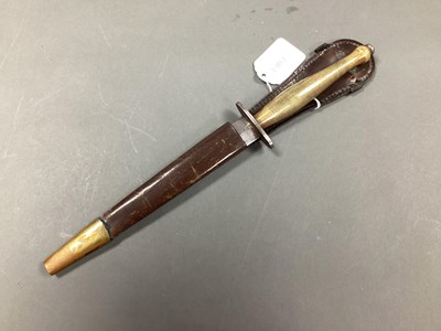 Lot 496 - WWII Wilkinson Sword 2nd Pattern Fairbairn...