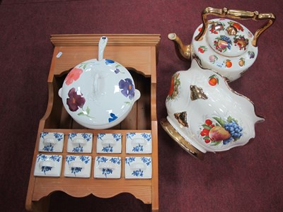 Lot 1402 - Pine wall rack with eight porcelain blue /...