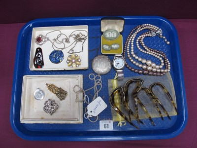 Lot 61 - Assorted Costume Jewellery, including Art...