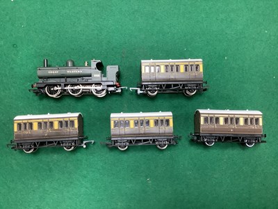 Lot 142 - A Great Western Local Train comprising of...