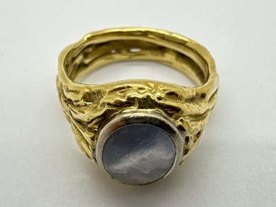 Lot 274 - An 18ct Gold Modernist Style Single Stone Set...