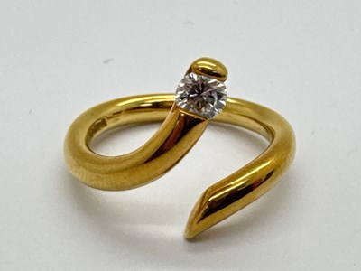 Lot 279 - A Modern18ct Gold Single Stone Diamond Set...