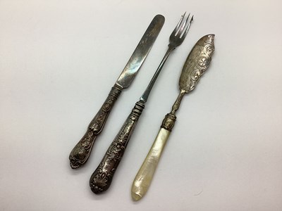 Lot 32 - A Victorian Hallmarked Silver Mother of Pearl...