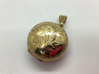 Lot 59 - A 9ct Gold Circular Locket Pendant, with...