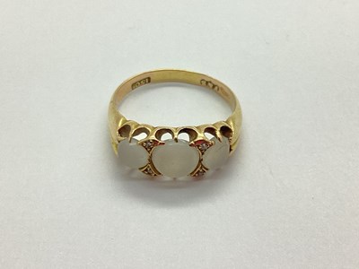 Lot 31 - An Antique Three Stone Set Ring, the circular...