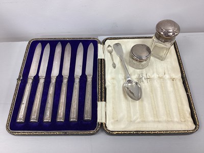Lot 48 - A Set of Six Hallmarked Silver Handled Dessert...