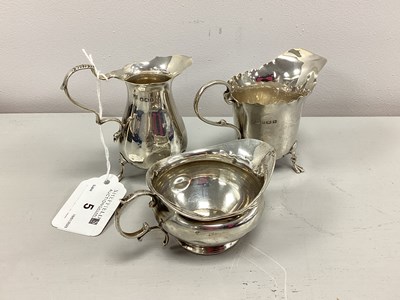 Lot 5 - A Victorian Hallmarked Silver Cream Jug, JDWD,...