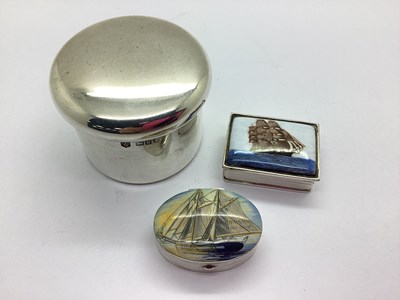 Lot 42 - An Edwardian Hallmarked Silver Lidded Trinket...