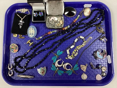 Lot 83 - An Assortment of Jewellery, to include...