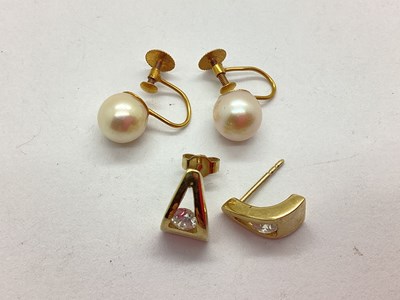 Lot 54 - A Pair of Freshwater Pearl Bead Clip On...