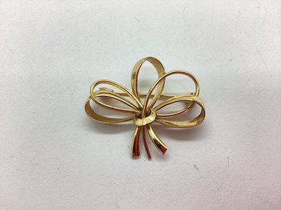 Lot 61 - A Modern Abstract Style Brooch, of sinuous bow...