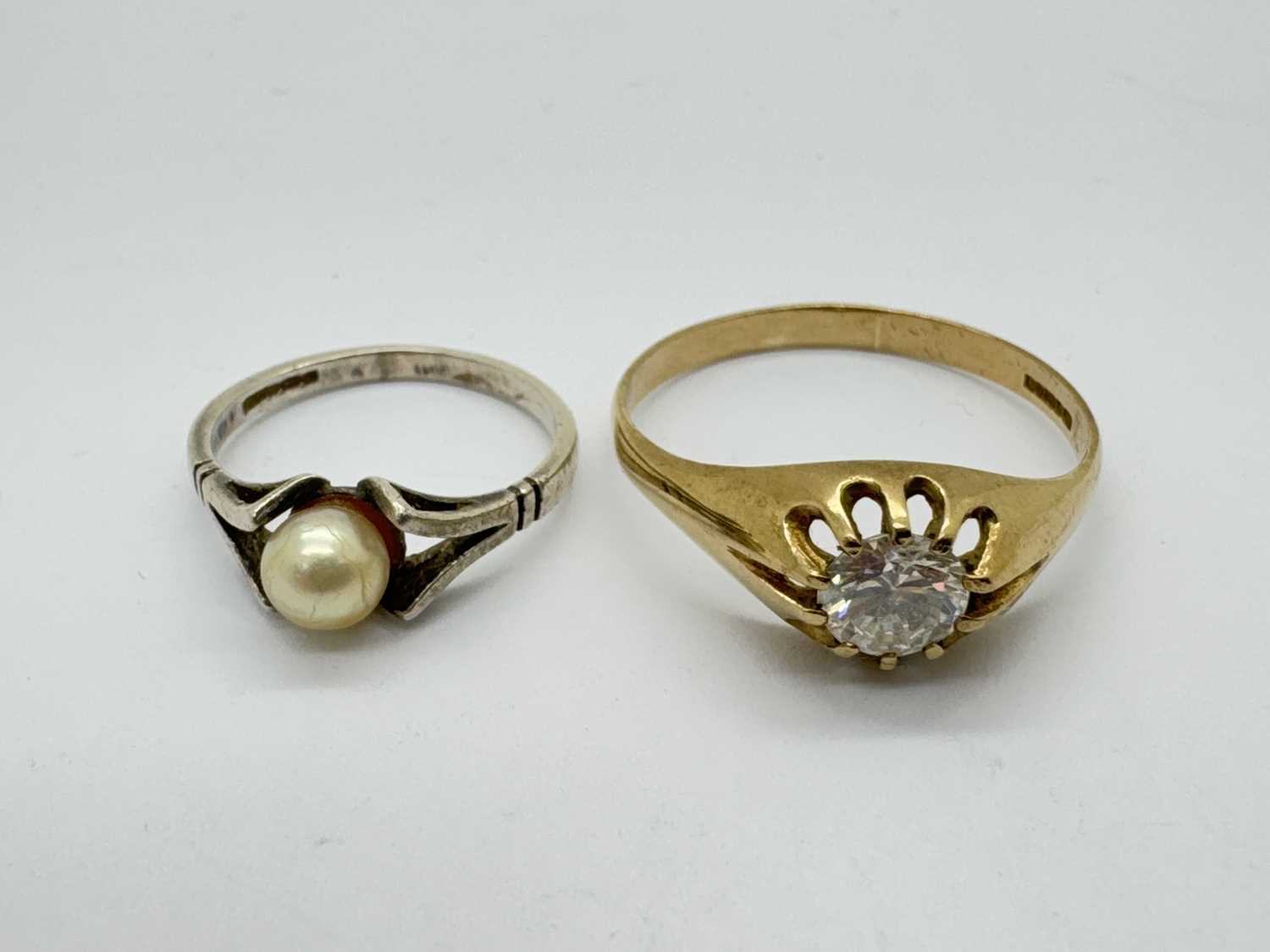 Lot 37 - A 9ct Gold Stone Set Signet Style Ring, the...