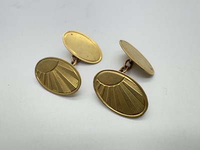 Lot 69 - A Pair of 9ct Gold Gent's Cufflinks, the oval...