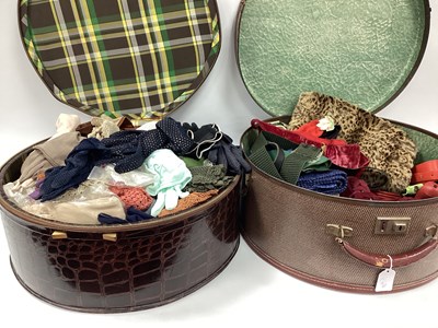 Lot 1401 - A Very Large Collection of Vintage Ladies...