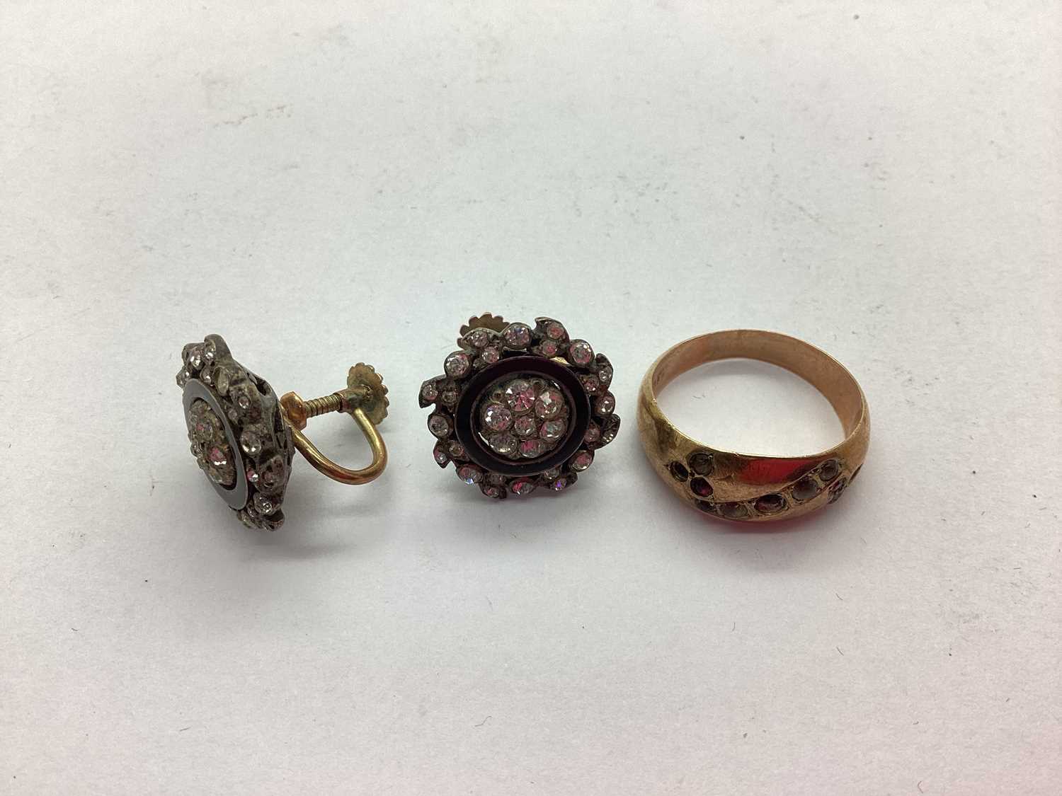 Lot 61 - An Edwardian 9ct Gold Stone Set Ring, Chester...