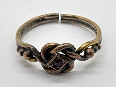 Lot 286 - An Antique 9ct Gold Single Stone Knot Ring,...