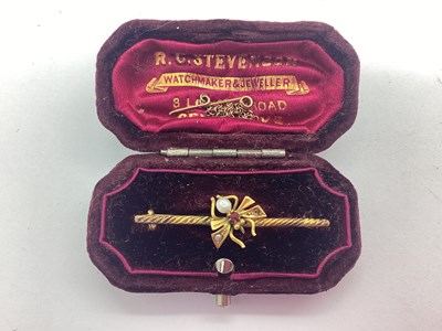 Lot 206 - An Antique Freshwater Pearl Bead and Stone Set...