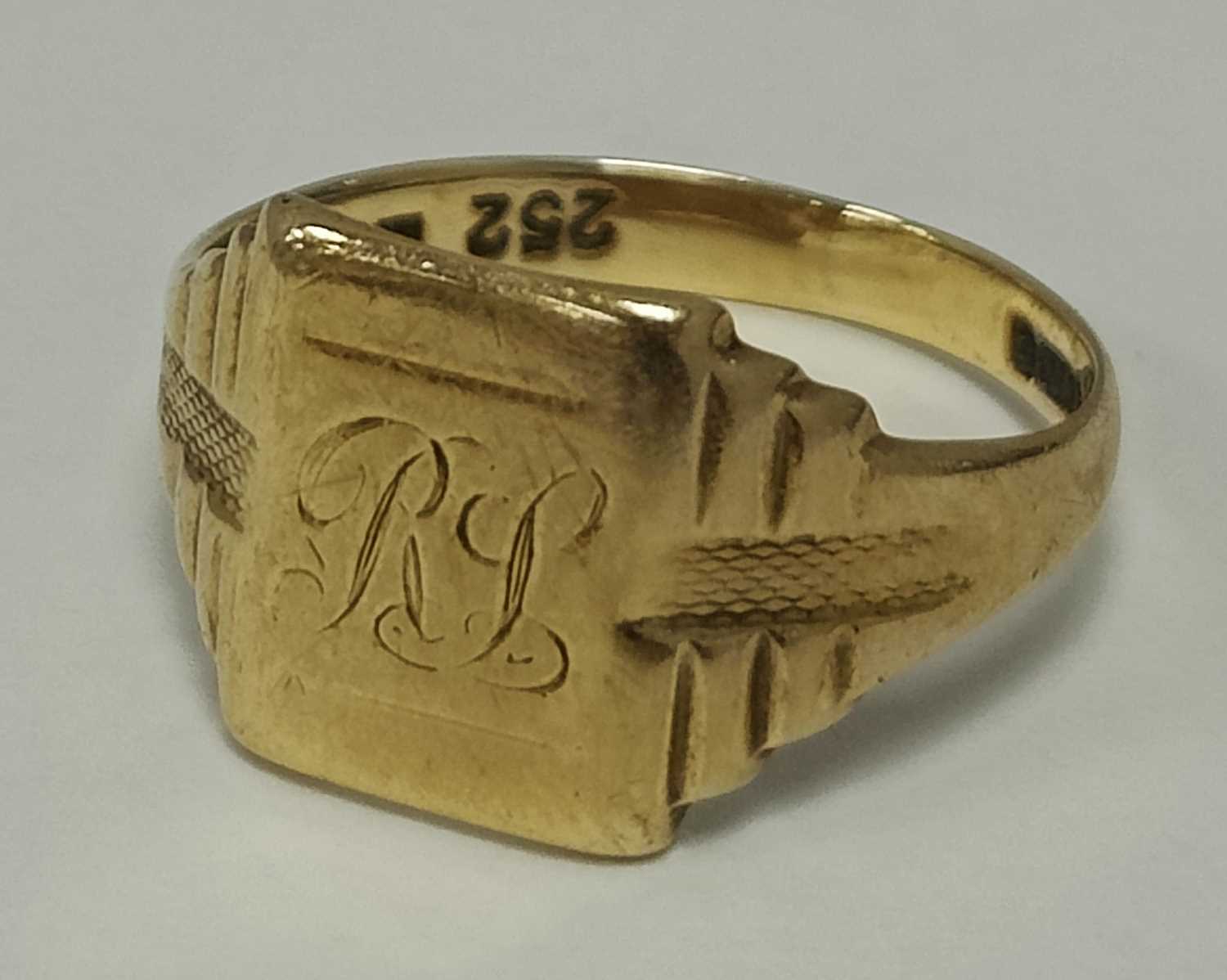 Lot 29 - A 9ct Gold Signet Ring, the rectangular panel...