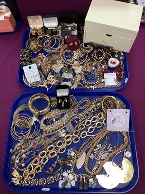 Lot 175 - An Assortment of Gilt Coloured Costume...