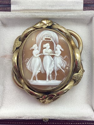Lot 199 - A Carved Cameo Swivel Locket Brooch, glazed...