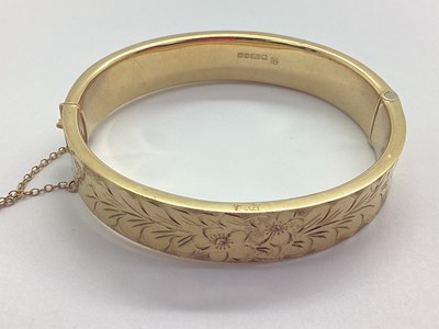 Lot 233 - A Vintage 9ct Gold Hollow Hinged Bangle, of...