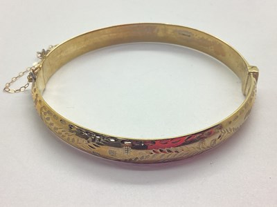 Lot 234 - A 9ct Gold Hollow Hinged Bangle, of etched...