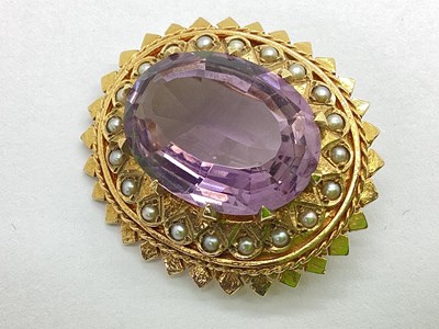 Lot 195 - A 9ct Gold Antique Style Amethyst Single Stone...