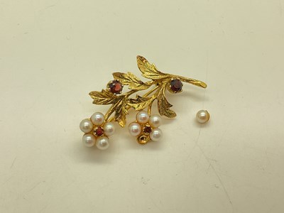 Lot 86 - A 9ct Gold Freshwater Pearl and Stone Set...