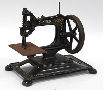 Lot 1283 - A Late XIX/Early XX Century Singer Chain...