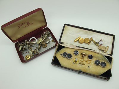 Lot 99 - An Art Deco Cased Set of Cufflinks and Dress...