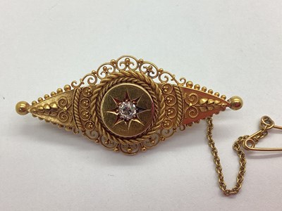 Lot 215 - A Victorian 15ct Gold Single Stone Diamond...