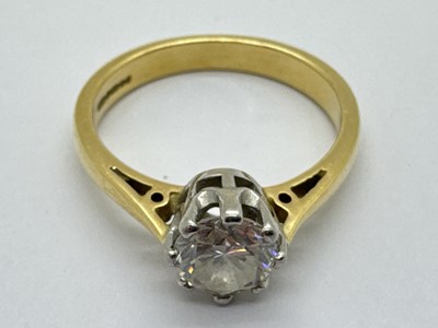 Lot 258 - A Modern 18ct Gold Single Stone Diamond Ring,...