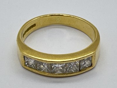Lot 264 - An 18ct Gold Five Stone Diamond Ring, the...